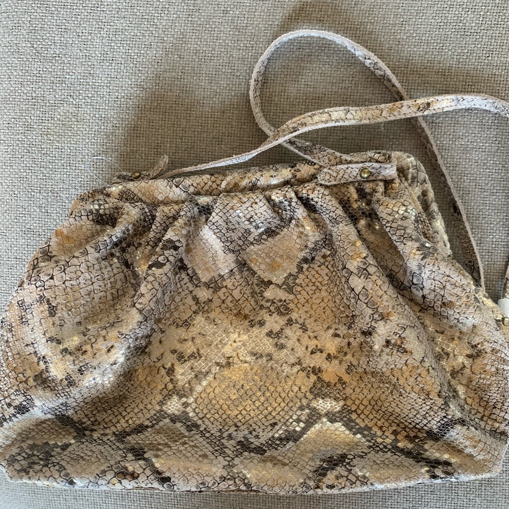 Free people Echo clutch